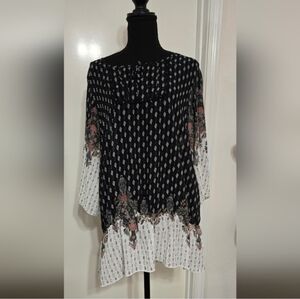 Floral Black and White Women's Top